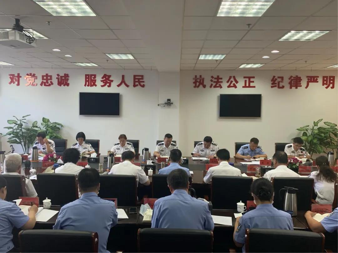 学院召开第8次党委理论中心组（扩大）学习会传达学习重要文件会议精神