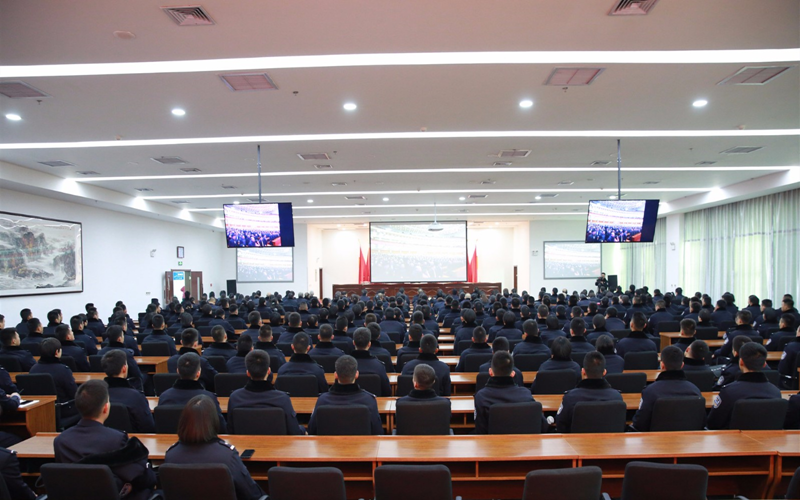内蒙古警察职业学院组织师生集中收看庆祝改革开放40周年大会直播盛况