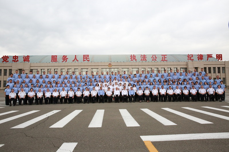 杨伟东副主席看望慰问内蒙古警察职业学院教师