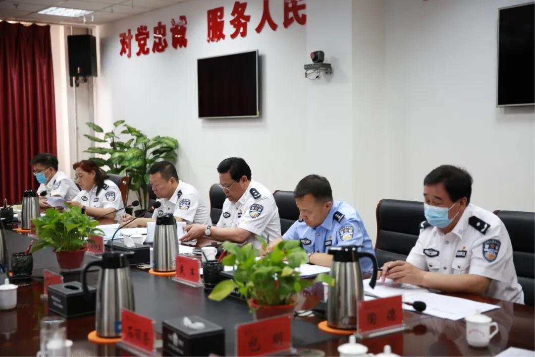 内蒙古警察职业学院召开党委理论中心组扩大学习会赵永刚院长解读《民法典》