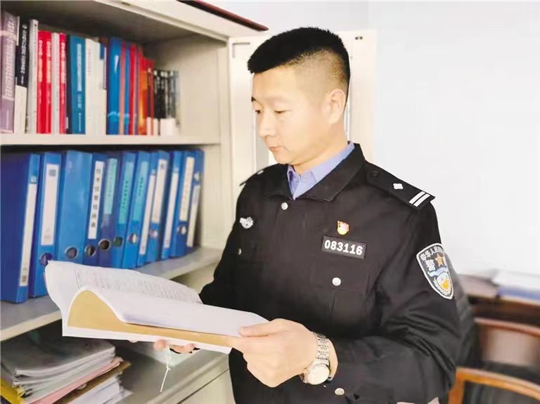 优秀毕业生系列报道| “全国优秀人民警察”胡格吉乐图：坚守基层守护安宁和美好