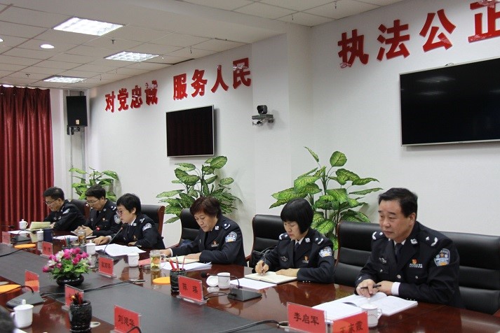 内蒙古警察职业学院党委理论中心组专题学习近期重要文件会议精神