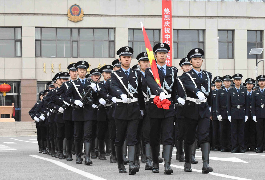 我院隆重举行升旗仪式并组织观看新中国成立70周年庆祝活动现场直播