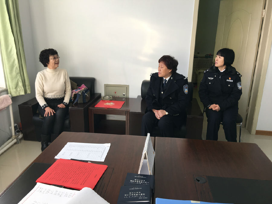 学院党委节前慰问全体离退休人员
