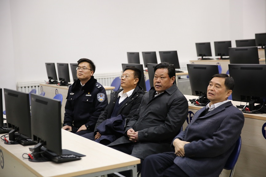 内蒙古警察职业学院领导班子与吉林警察学院院长张兆端座谈交流