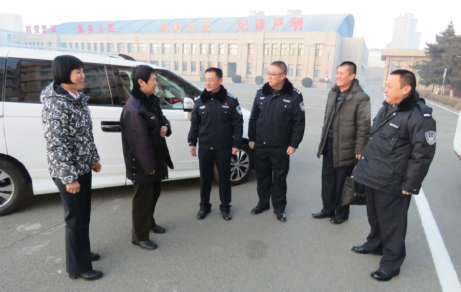 内蒙古警察职业学院派出第三批扶贫工作队赴察右后旗白音查干镇霞江河村对接精准扶贫工作