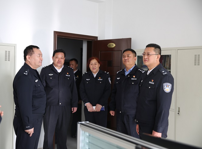王斌主任调研走访内蒙古警察职业学院看望慰问教职员工