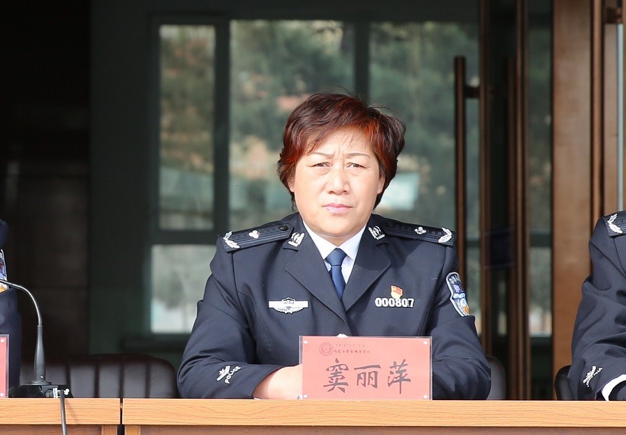 内蒙古警察职业学院隆重举行“标兵杯”队列会操暨学雷锋活动启动仪式