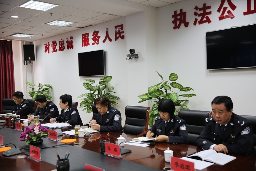 内蒙古警察职业学院党委理论中心组专题学习党的十九大报告