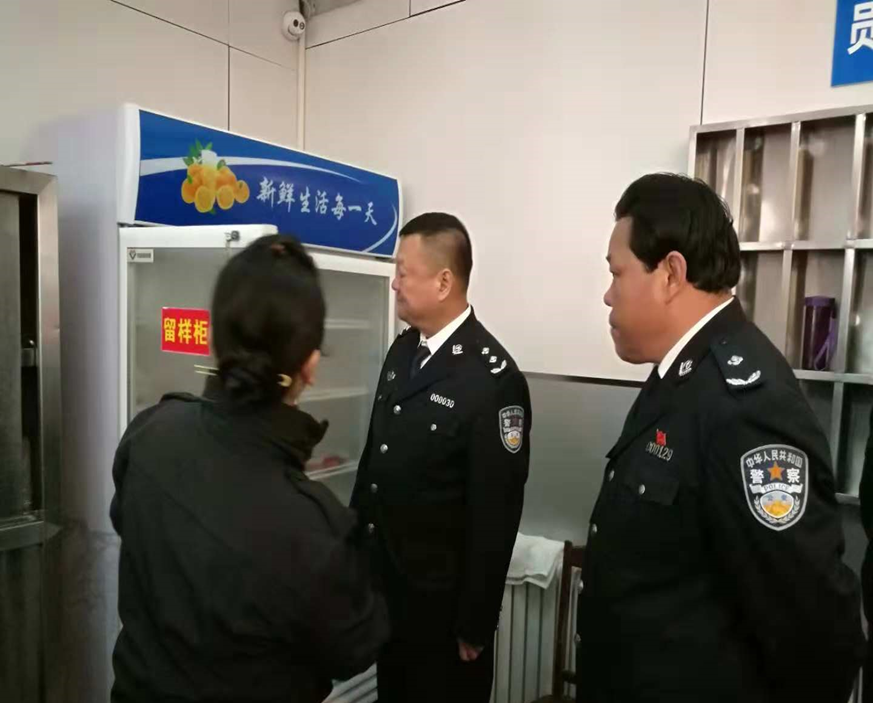 学院领导视察教工和学生餐厅