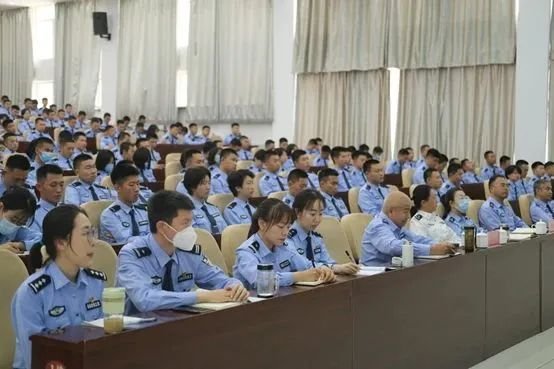 主题教育进行时｜学院邀请政保总队陈建良副总队长做专题讲座