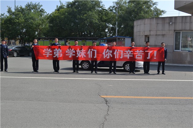 热烈欢迎参加《联合国防治荒漠化公约第十三次缔约方大会》安保工作学员凯旋返校