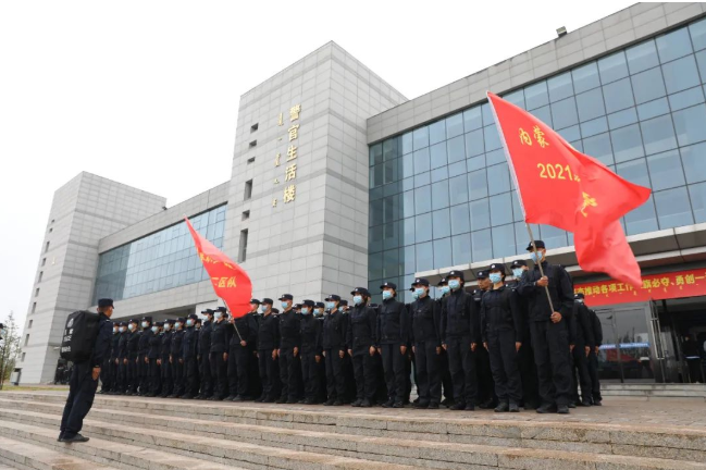 我院2021级特警专业学生警务实战教学开班仪式在鄂尔多斯市隆重举行