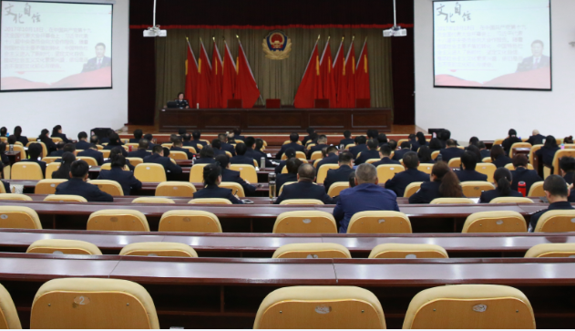 内蒙古警察职业学院举办学习贯彻党的十九大及全国“两会”精神专题培训集中讲座
