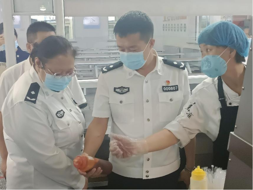 “食”在校园，“安”在心间——学院开展校园食品安全专项检查