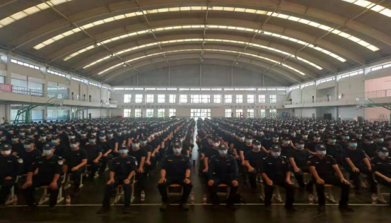 不负凌云志 圆梦藏蓝情