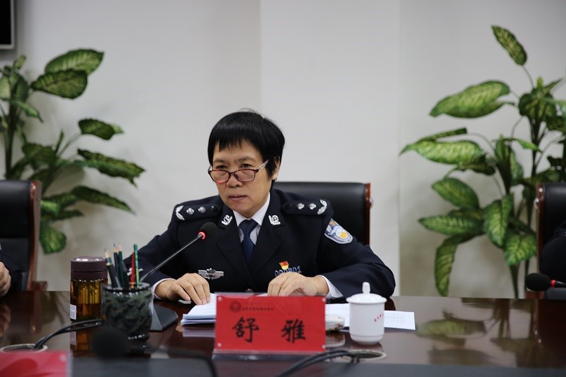 内蒙古警察职业学院召开2018年第1次中心组学习会
