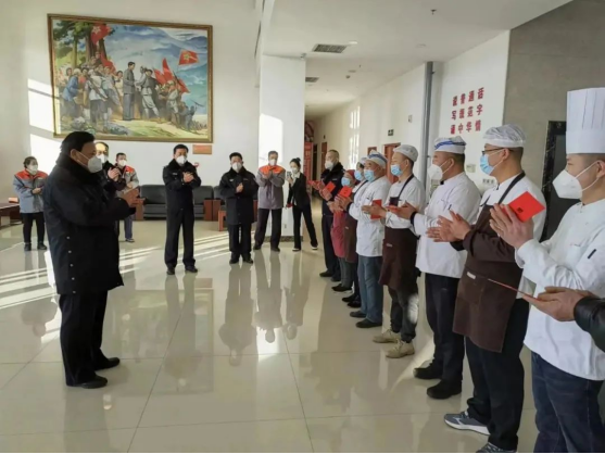 新春慰问情暖人心｜苏和生书记看望慰问春节在岗工作人员