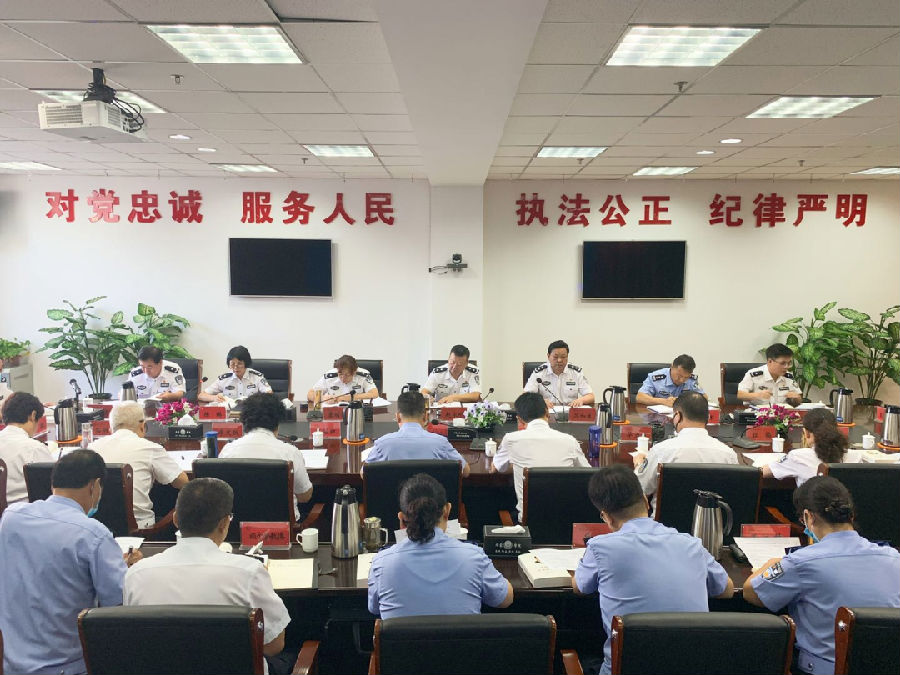 学院召开党委理论中心组扩大学习会组织学习习近平总书记重要训词精神