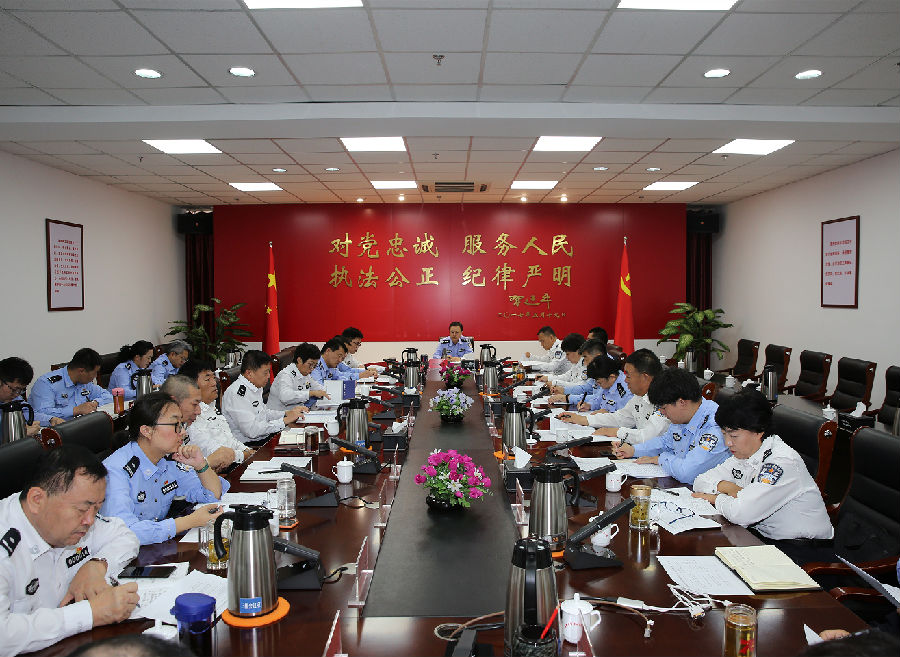 内蒙古警察职业学院召开第22次党委（扩大）会议