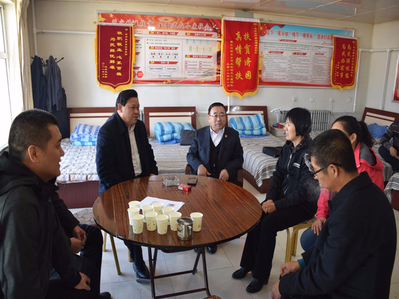 苏和生政委带队深入学院扶贫点进行走访调研