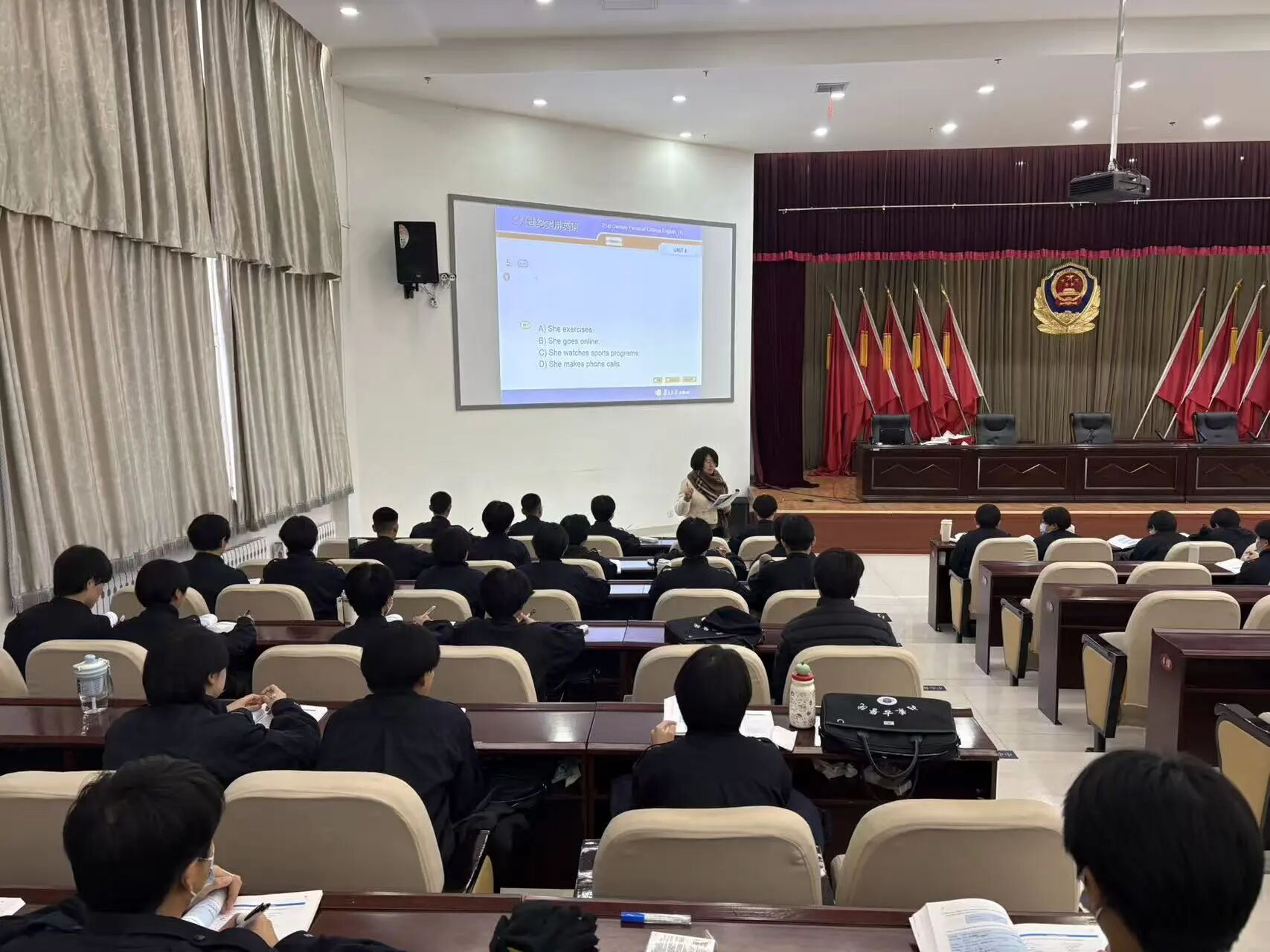 学院公共基础教研部开展听课及研讨活动