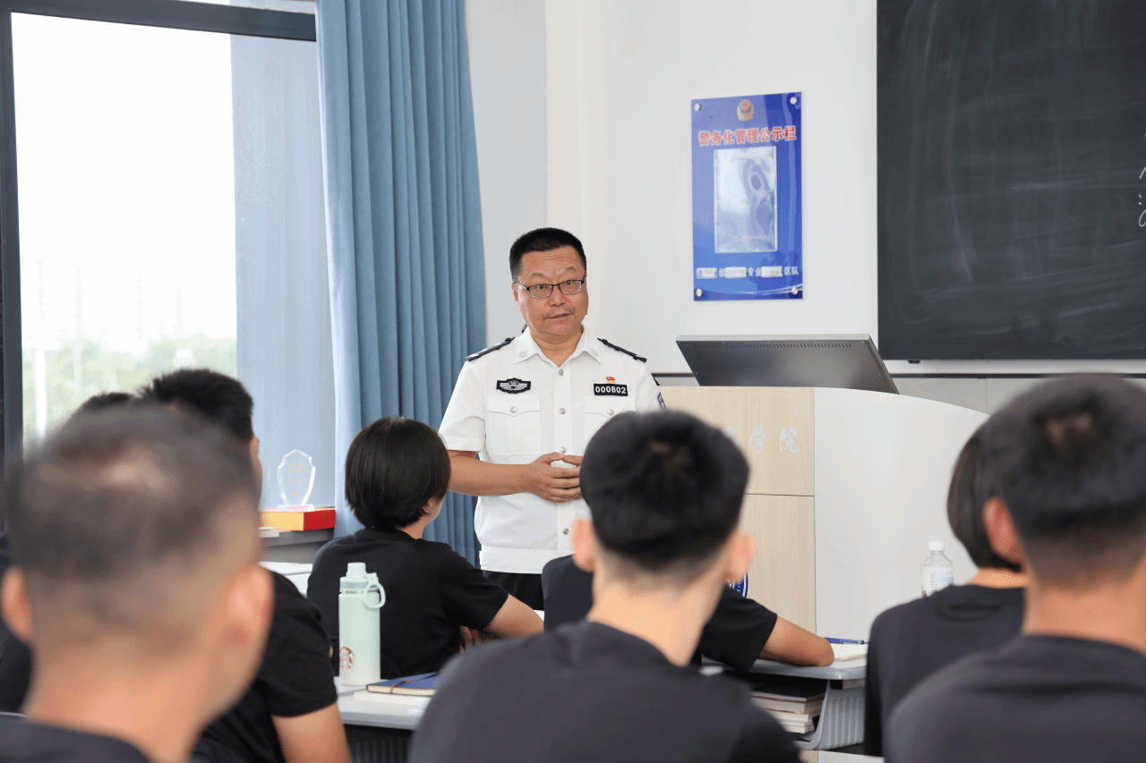 学院领导深入教学一线 检查指导“开学第一课”教学工作